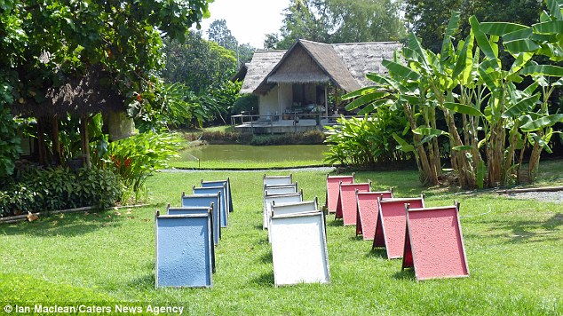 Phơi nắng sẽ giúp cho giấy khô mà vẫn bền màu.