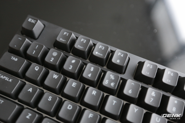 Các phím điều khiển LED tích hợp vào 4 phím từ F1 -> F4.