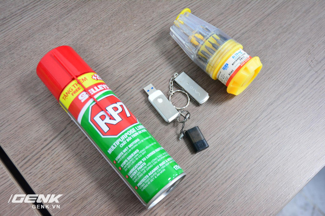 Một số đồ nghề của anh chàng cài win dạo.