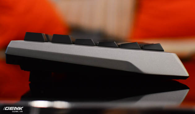 Vỏ của MX Board 6.0 làm hoàn toàn từ kim loại.