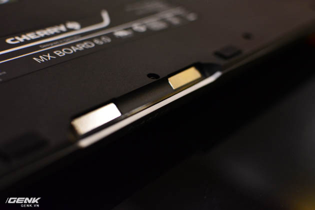 Phần gắn kê tay bằng nam châm được thiết kế thông minh.