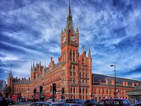 Từ văn phòng này, nhân viên Google có thể di chuyển đến Brussels và Paris chỉ tốn khoảng 2 giờ.