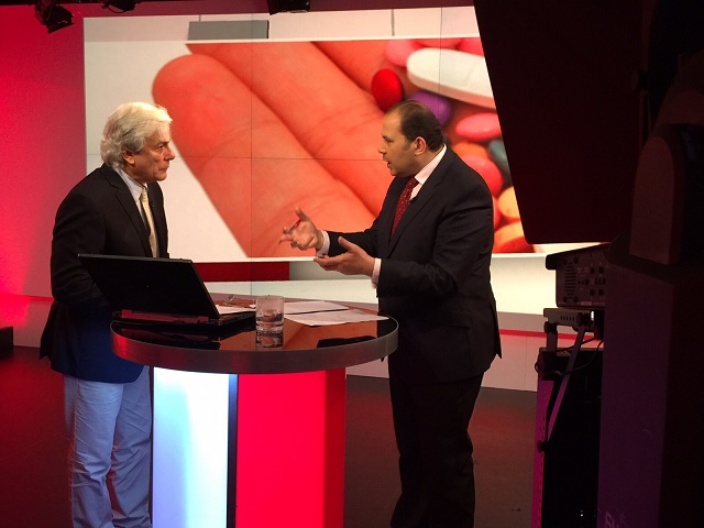 
B&aacute;c sĩ Ahmed Ismail trong một cuộc phỏng vấn với đ&agrave;i BBC v&agrave;o năm 2015.
