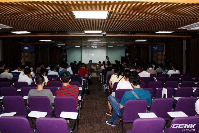 Rất nhiều bạn trẻ quan tâm đã tham dự buổi giới thiệu xOS.