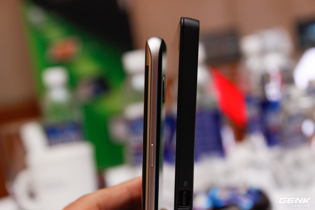 ThinkPad X1 Tablet chỉ dày hơn smartphone 1 chút.