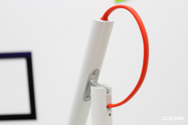 Dây nối lại có màu cam.