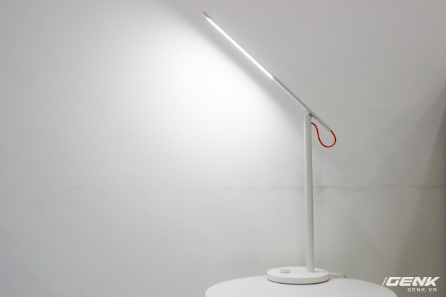 Bản lề cho phép góc di chuyển tối đa khoảng 135 độ.