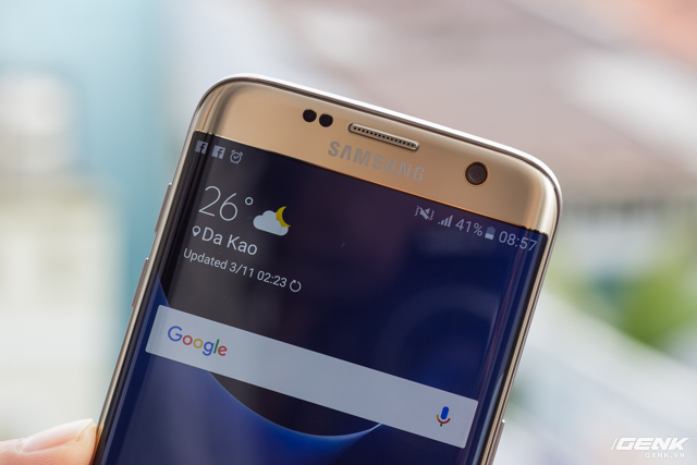 Camera trước 5 MP với khẩu độ f/1.7.