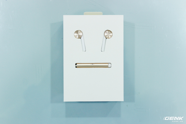 Hộp sản phẩm khá đơn giản.