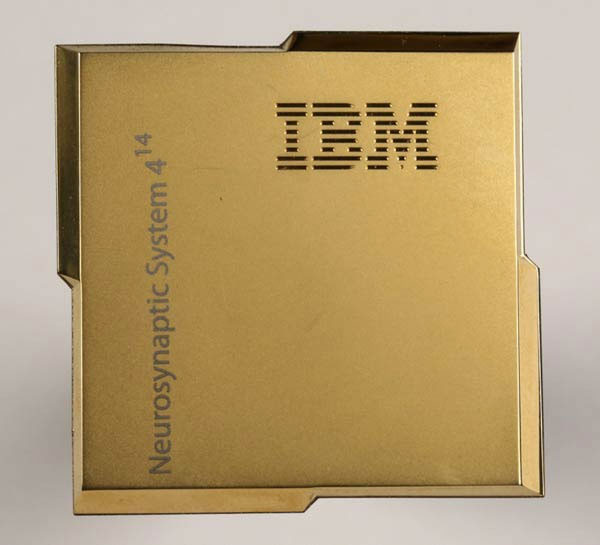 Chip TrueNorth của IBM - 5,4 tỷ bóng bán dẫn trên một chiếc tem bưu điện.