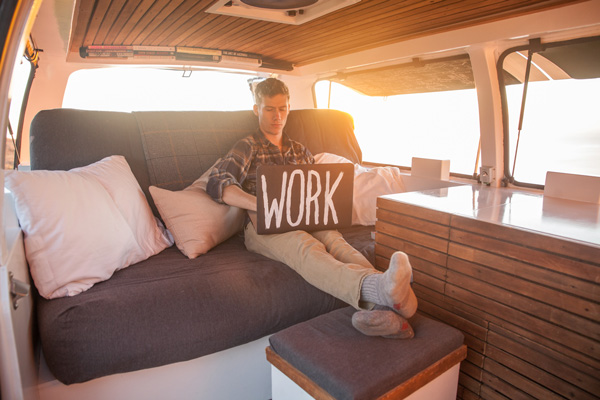 Chiếc giường biến thành ghế salon