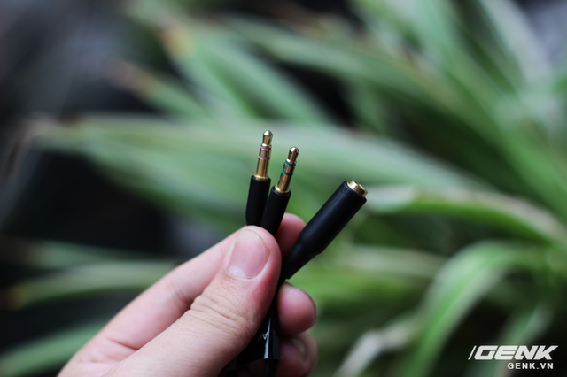 
1 jack chia audio v&agrave; microphone để sử dụng với laptop/PC
