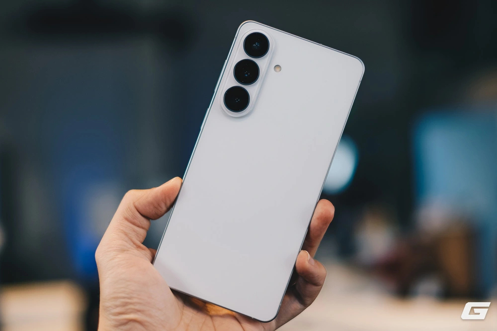 Trên tay Galaxy S26 và Galaxy S26+: Không gây "wow", nhưng lại là nước cờ an toàn của Samsung - Ảnh 6.