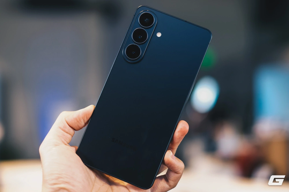 Trên tay Galaxy S26 và Galaxy S26+: Không gây "wow", nhưng lại là nước cờ an toàn của Samsung - Ảnh 4.