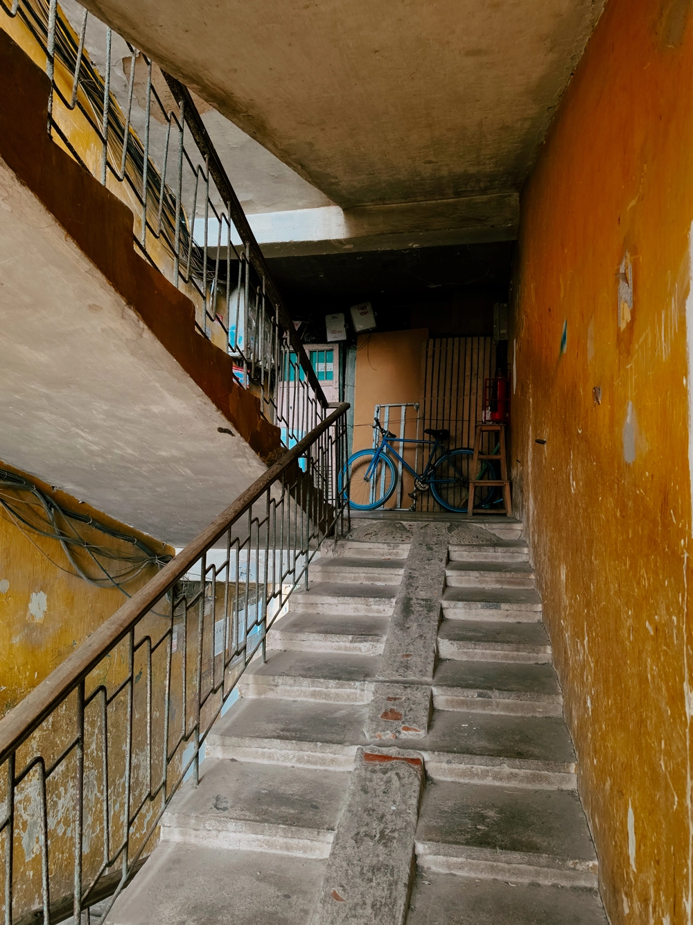 Cùng Galaxy S26 Ultra ngắm Thủ Đô mùa 'đỏng đảnh': Ghé chợ sớm Long Biên, thăm dàn hoa giấy khu tập thể để thấy hóa ra Hà Nội vẫn 'tình' đến vậy - Ảnh 66.