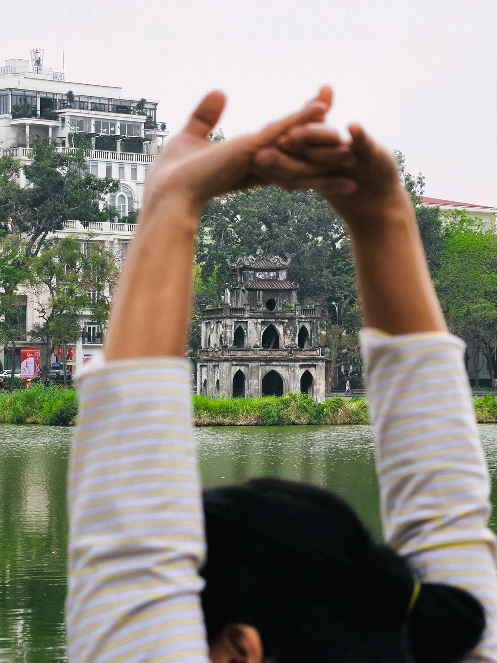 Cùng Galaxy S26 Ultra ngắm Thủ Đô mùa 'đỏng đảnh': Ghé chợ sớm Long Biên, thăm dàn hoa giấy khu tập thể để thấy hóa ra Hà Nội vẫn 'tình' đến vậy - Ảnh 40.