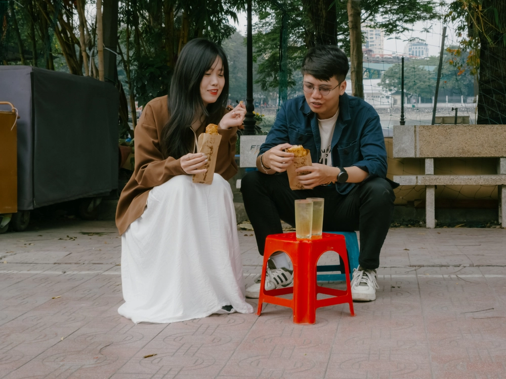 Cùng Galaxy S26 Ultra ngắm Thủ Đô mùa 'đỏng đảnh': Ghé chợ sớm Long Biên, thăm dàn hoa giấy khu tập thể để thấy hóa ra Hà Nội vẫn 'tình' đến vậy - Ảnh 69.