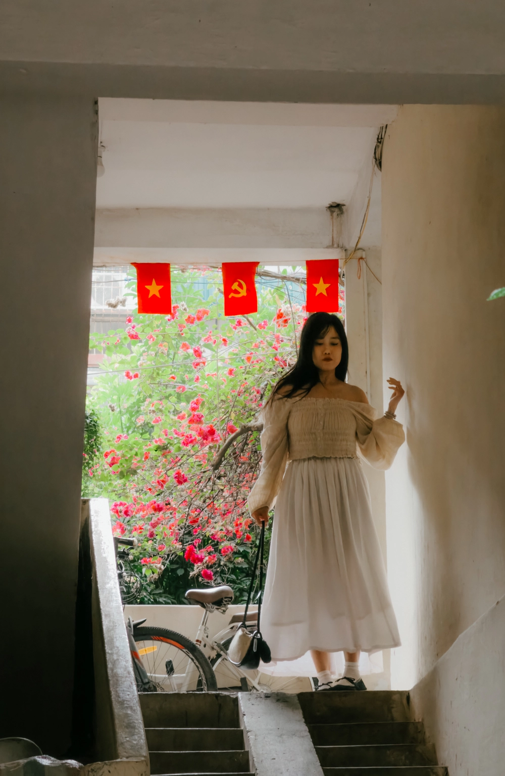 Cùng Galaxy S26 Ultra ngắm Thủ Đô mùa 'đỏng đảnh': Ghé chợ sớm Long Biên, thăm dàn hoa giấy khu tập thể để thấy hóa ra Hà Nội vẫn 'tình' đến vậy - Ảnh 58.