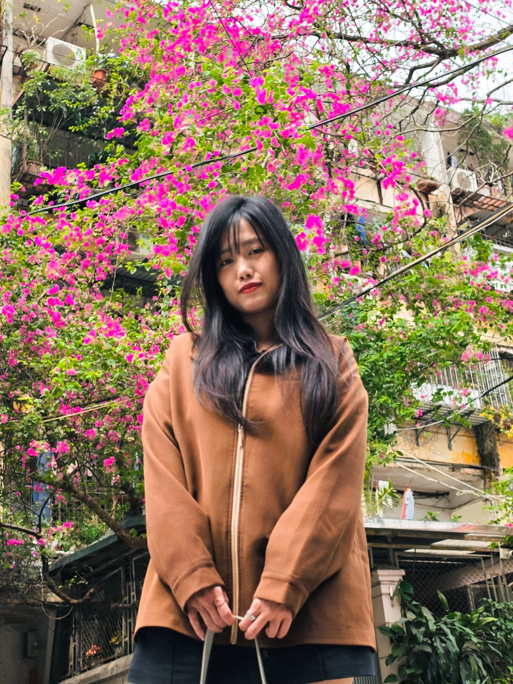 Cùng Galaxy S26 Ultra ngắm Thủ Đô mùa 'đỏng đảnh': Ghé chợ sớm Long Biên, thăm dàn hoa giấy khu tập thể để thấy hóa ra Hà Nội vẫn 'tình' đến vậy - Ảnh 64.