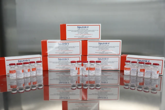 Vắc-xin Sputnik V có hiệu quả vượt trội với biến thể Omicron - Ảnh 1. Vắc-xin Sputnik V có hiệu quả vượt trội với biến thể Omicron - Ảnh 1.