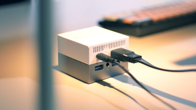 Siêu máy tính mini bé bằng bàn tay, nhẹ bằng nửa iPhone 13 Pro Max, hỗ trợ 4 màn đến 4K, chơi được game mà giá từ 4.5 triệu - Ảnh 8. Siêu máy tính mini bé bằng bàn tay, nhẹ bằng nửa iPhone 13 Pro Max, hỗ trợ 4 màn đến 4K, chơi được game mà giá từ 4.5 triệu - Ảnh 8.