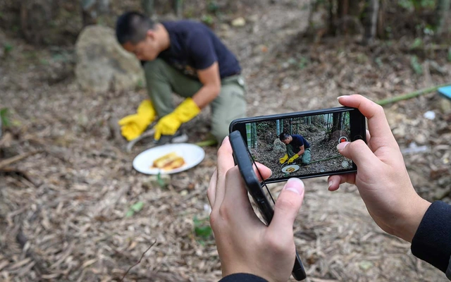 Influencer bị cấm khoe giàu, làm nội dung 'câu view', người dùng Trung Quốc chuyển sang xem video về... nông thôn - Ảnh 2. Influencer bị cấm khoe giàu, làm nội dung 'câu view', người dùng Trung Quốc chuyển sang xem video về... nông thôn - Ảnh 2.