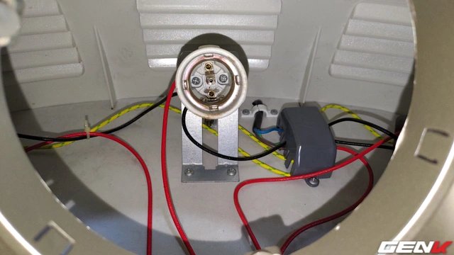 Mổ bụng, so sánh đèn sưởi nhà tắm 250K và 750K: giá chênh 3 lần liệu có gì khác? - Ảnh 12. Mổ bụng, so sánh đèn sưởi nhà tắm 250K và 750K: giá chênh 3 lần liệu có gì khác? - Ảnh 12.