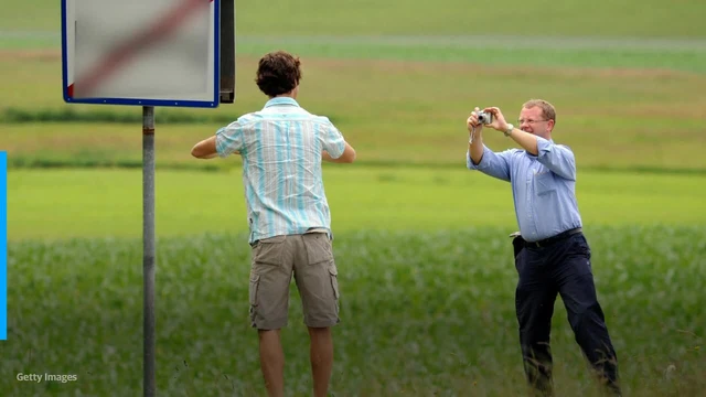 Sau nhiều năm cố gắng, cuối c&ugrave;ng th&igrave; ng&ocirc;i l&agrave;ng "F**king" đ&atilde; được đổi t&ecirc;n! - Ảnh 2.