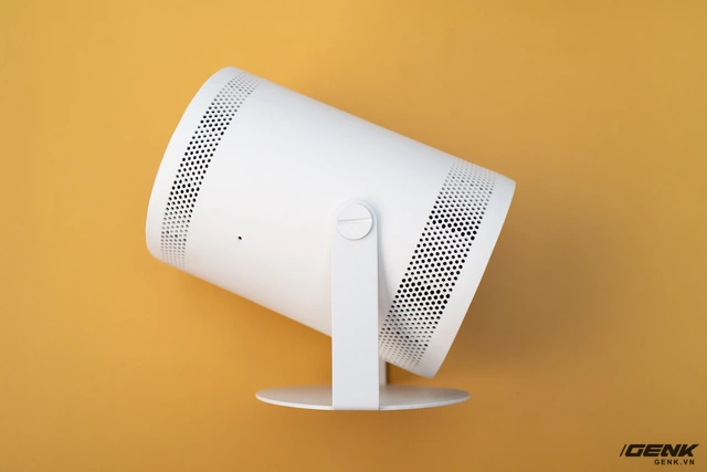 Trải nghiệm nhanh máy chiếu di động The Freestyle: Nhỏ gọn mà có võ, mang khắp nơi dùng mọi chỗ - Ảnh 4. Trải nghiệm nhanh máy chiếu di động The Freestyle: Nhỏ gọn mà có võ, mang khắp nơi dùng mọi chỗ - Ảnh 4.