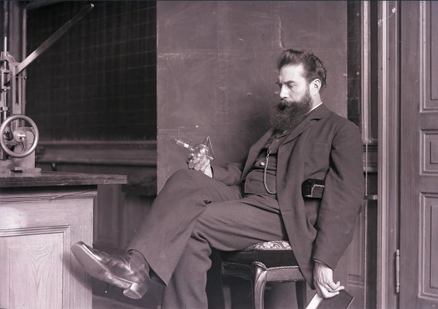 Tia X là gì, nó được phát hiện như thế nào? - Ảnh 7. Tia X là gì, nó được phát hiện như thế nào? - Ảnh 7.