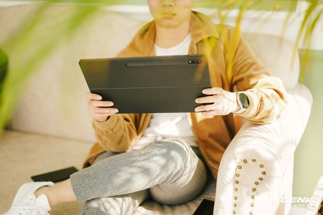 Màn hình “siêu to khổng lồ” 14.6 inch của Galaxy Tab S8 Ultra: Lợi hại thế nào, ưu nhược ra sao, có đáng thêm 5 triệu? - Ảnh 1. Màn hình “siêu to khổng lồ” 14.6 inch của Galaxy Tab S8 Ultra: Lợi hại thế nào, ưu nhược ra sao, có đáng thêm 5 triệu? - Ảnh 1.