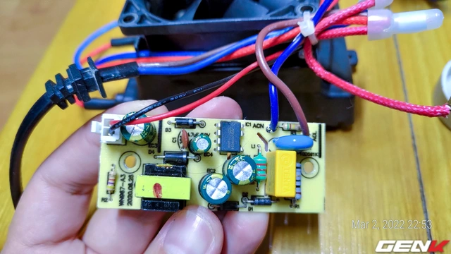 Mổ bụng tủ sấy quần áo "Công nghệ Nhật": có gì mà giá tận những 449K? - Ảnh 17. Mổ bụng tủ sấy quần áo "Công nghệ Nhật": có gì mà giá tận những 449K? - Ảnh 17.