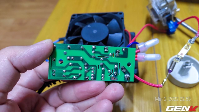 Mổ bụng tủ sấy quần áo "Công nghệ Nhật": có gì mà giá tận những 449K? - Ảnh 18. Mổ bụng tủ sấy quần áo "Công nghệ Nhật": có gì mà giá tận những 449K? - Ảnh 18.