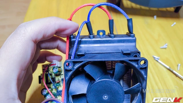 Mổ bụng tủ sấy quần áo "Công nghệ Nhật": có gì mà giá tận những 449K? - Ảnh 15. Mổ bụng tủ sấy quần áo "Công nghệ Nhật": có gì mà giá tận những 449K? - Ảnh 15.