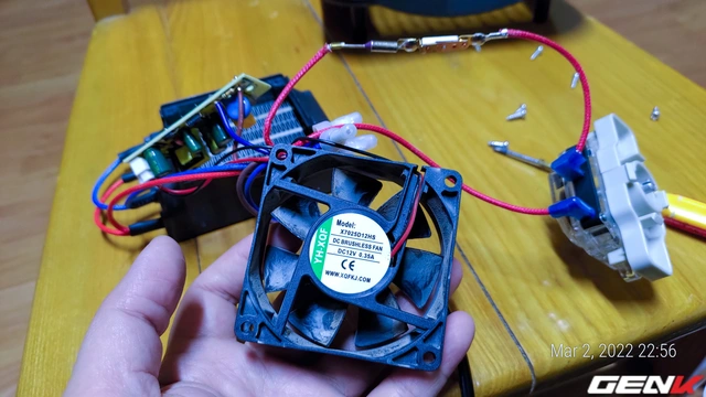 Mổ bụng tủ sấy quần áo "Công nghệ Nhật": có gì mà giá tận những 449K? - Ảnh 16. Mổ bụng tủ sấy quần áo "Công nghệ Nhật": có gì mà giá tận những 449K? - Ảnh 16.