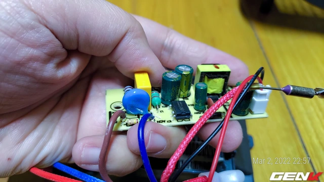 Mổ bụng tủ sấy quần áo "Công nghệ Nhật": có gì mà giá tận những 449K? - Ảnh 21. Mổ bụng tủ sấy quần áo "Công nghệ Nhật": có gì mà giá tận những 449K? - Ảnh 21.