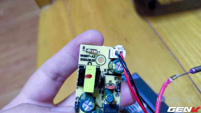 Mổ bụng tủ sấy quần áo "Công nghệ Nhật": có gì mà giá tận những 449K? - Ảnh 20. Mổ bụng tủ sấy quần áo "Công nghệ Nhật": có gì mà giá tận những 449K? - Ảnh 20.