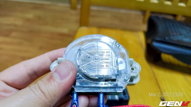 Mổ bụng tủ sấy quần áo "Công nghệ Nhật": có gì mà giá tận những 449K? - Ảnh 9. Mổ bụng tủ sấy quần áo "Công nghệ Nhật": có gì mà giá tận những 449K? - Ảnh 9.