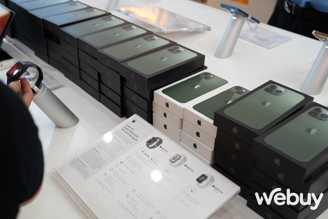 Mở bán chính thức iPhone 13 Series phiên bản Xanh lá tại Việt Nam - Ảnh 2. Mở bán chính thức iPhone 13 Series phiên bản Xanh lá tại Việt Nam - Ảnh 2.