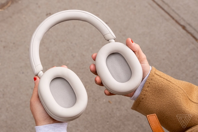 Sony WH-1000XM5 ra mắt: Thiết kế mới, chống ồn xịn hơn, chất âm cải thiện, giá 400 USD - Ảnh 5. Sony WH-1000XM5 ra mắt: Thiết kế mới, chống ồn xịn hơn, chất âm cải thiện, giá 400 USD - Ảnh 5.