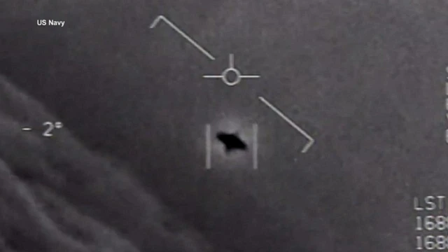Lầu Năm Góc hiện báo cáo về 400 cuộc gặp gỡ UFO: 'Chúng tôi muốn biết những gì xảy ra ở ngoài đó' - Ảnh 4. Lầu Năm Góc hiện báo cáo về 400 cuộc gặp gỡ UFO: 'Chúng tôi muốn biết những gì xảy ra ở ngoài đó' - Ảnh 4.