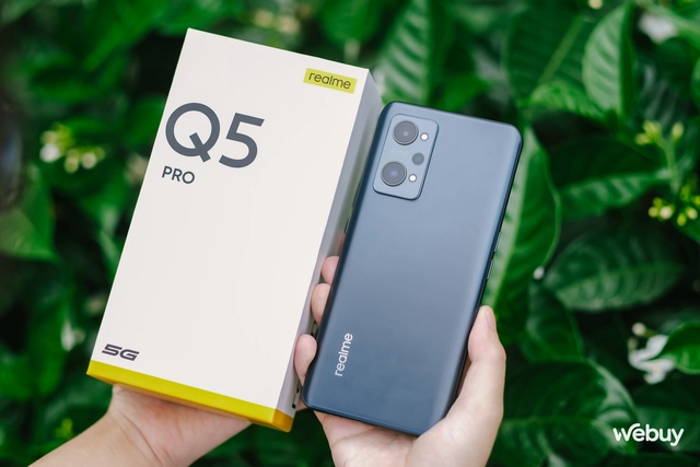 realme Q5 Pro giá hơn 7 triệu có màn hình AMOLED 120Hz, chip Snapdragon 870, sạc siêu nhanh 80W - Ảnh 1. realme Q5 Pro giá hơn 7 triệu có màn hình AMOLED 120Hz, chip Snapdragon 870, sạc siêu nhanh 80W - Ảnh 1.