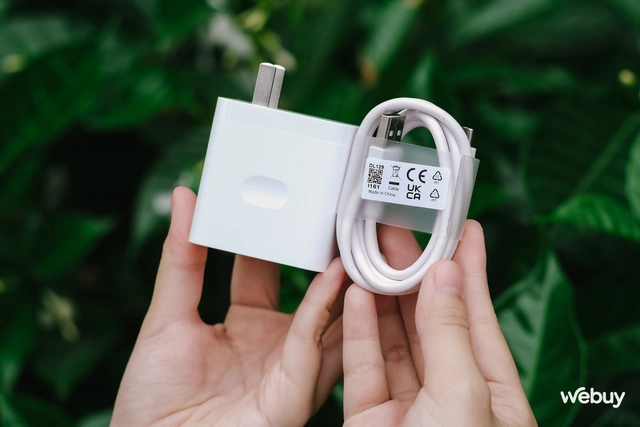 realme Q5 Pro giá hơn 7 triệu có màn hình AMOLED 120Hz, chip Snapdragon 870, sạc siêu nhanh 80W - Ảnh 2. realme Q5 Pro giá hơn 7 triệu có màn hình AMOLED 120Hz, chip Snapdragon 870, sạc siêu nhanh 80W - Ảnh 2.