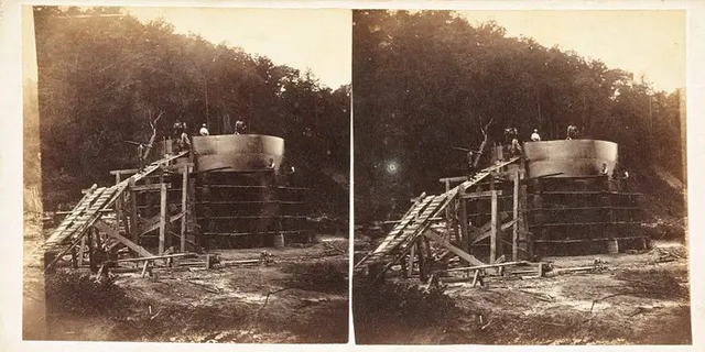 Xăng từng rẻ hơn nước, thừa mứa tới mức phải đổ ra sông... Cùng tìm hiểu những sự thật không tưởng về lịch sử ngành dầu khí - Ảnh 3. Xăng từng rẻ hơn nước, thừa mứa tới mức phải đổ ra sông... Cùng tìm hiểu những sự thật không tưởng về lịch sử ngành dầu khí - Ảnh 3.