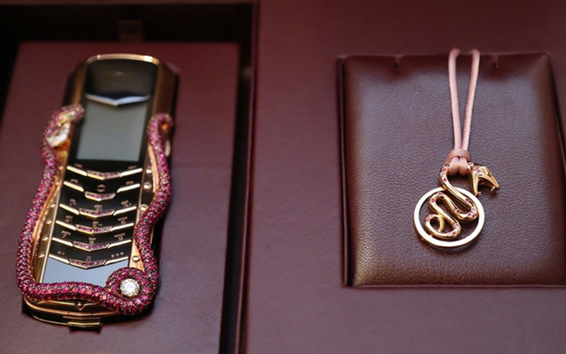 Một chuỗi di động hé lộ chuyện bán Vertu chính hãng ở Việt Nam, hàng thượng phẩm có "hot? - Ảnh 1. Một chuỗi di động hé lộ chuyện bán Vertu chính hãng ở Việt Nam, hàng thượng phẩm có "hot? - Ảnh 1.