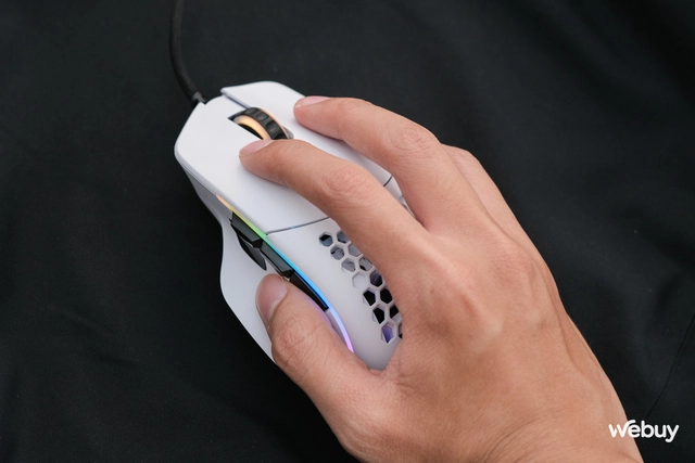 Trên tay Glorious Model I: Chuột gaming công thái học nhiều nút bấm, giá dưới 1.5 triệu đồng và không dành cho người... sợ lỗ - Ảnh 18. Trên tay Glorious Model I: Chuột gaming công thái học nhiều nút bấm, giá dưới 1.5 triệu đồng và không dành cho người... sợ lỗ - Ảnh 18.