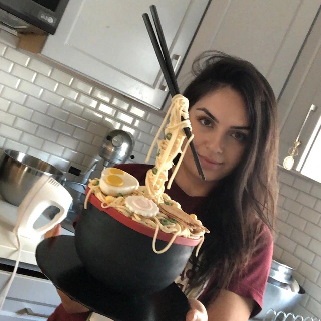 Nghệ sỹ tạo ra mọi đồ vật bằng bánh khiến người ăn cứ ngỡ tưởng đồ vật thật - Ảnh 1. Nghệ sỹ tạo ra mọi đồ vật bằng bánh khiến người ăn cứ ngỡ tưởng đồ vật thật - Ảnh 1.