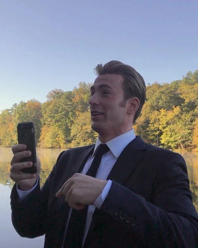 "Captain America" cuối c&ugrave;ng cũng chịu cho iPhone 6s nghỉ hưu - Ảnh 2.