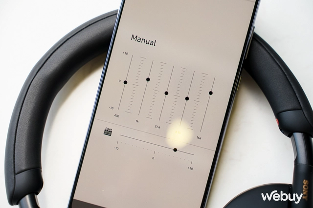 Đại chiến Sony WH-1000XM5 và Apple AirPods Max: Tầm 10 triệu tai nghe nào “ngon” nhất? - Ảnh 14. Đại chiến Sony WH-1000XM5 và Apple AirPods Max: Tầm 10 triệu tai nghe nào “ngon” nhất? - Ảnh 14.