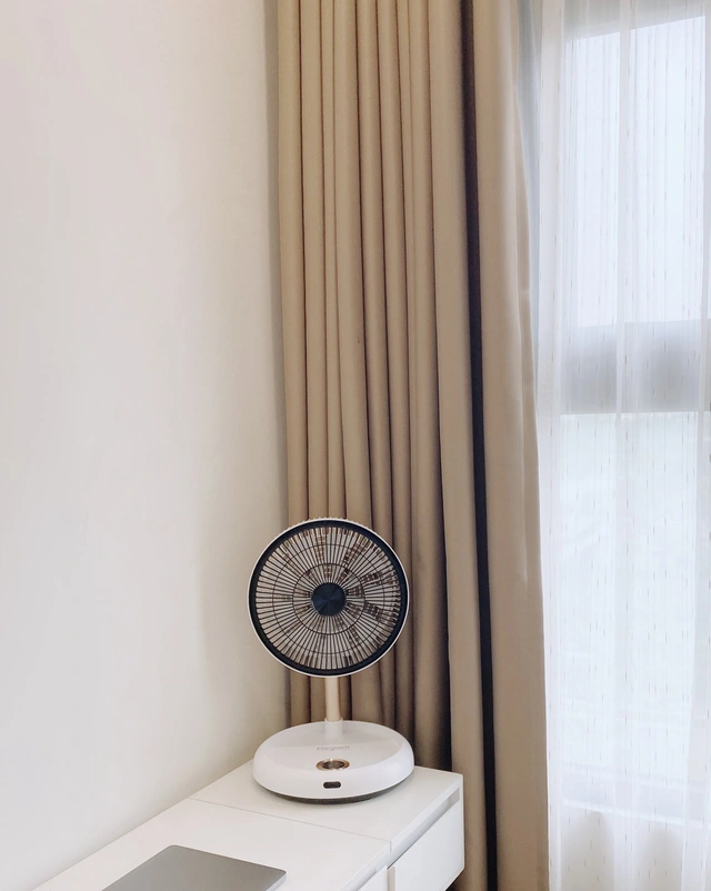 Chiếc quạt tiện dụng nhất trong mùa hè này, sử dụng không dây 8 tiếng, lại còn gấp được cực gọn - Ảnh 2. Chiếc quạt tiện dụng nhất trong mùa hè này, sử dụng không dây 8 tiếng, lại còn gấp được cực gọn - Ảnh 2.